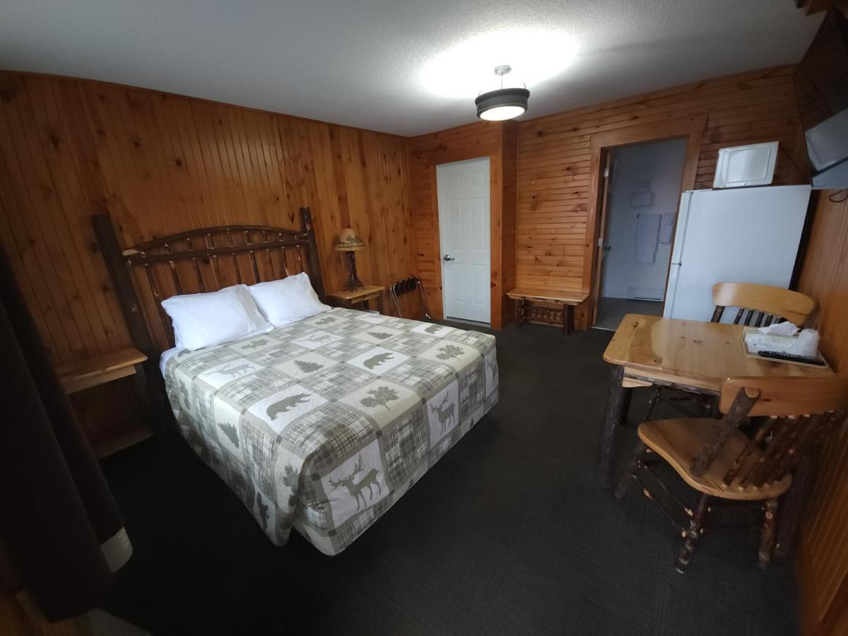 Outdoorsman Motel Wawa Luaran gambar